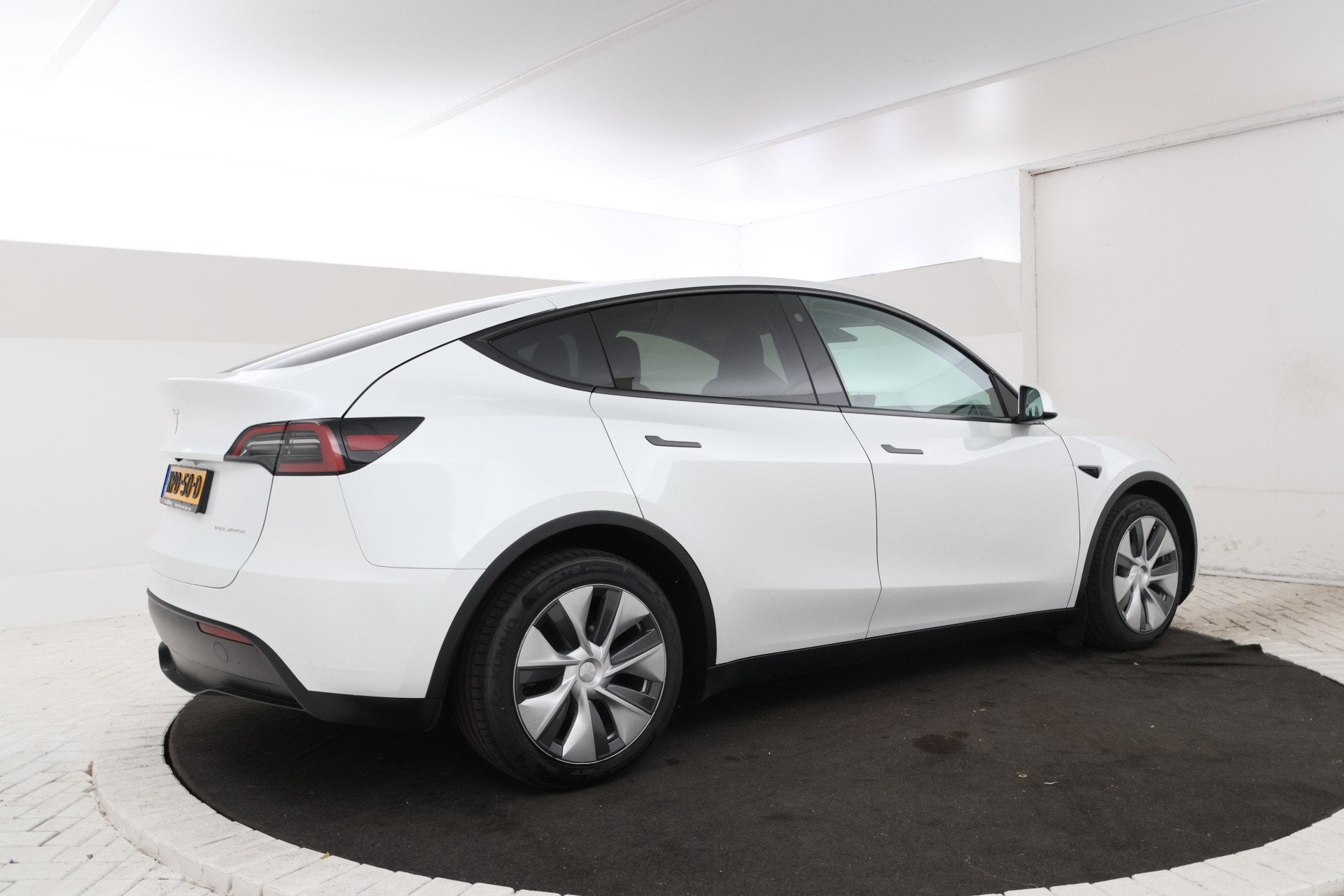 Foto 3 van Tesla Model Y Long Range AWD 75 kWh Volleder, Stoel/stuurver