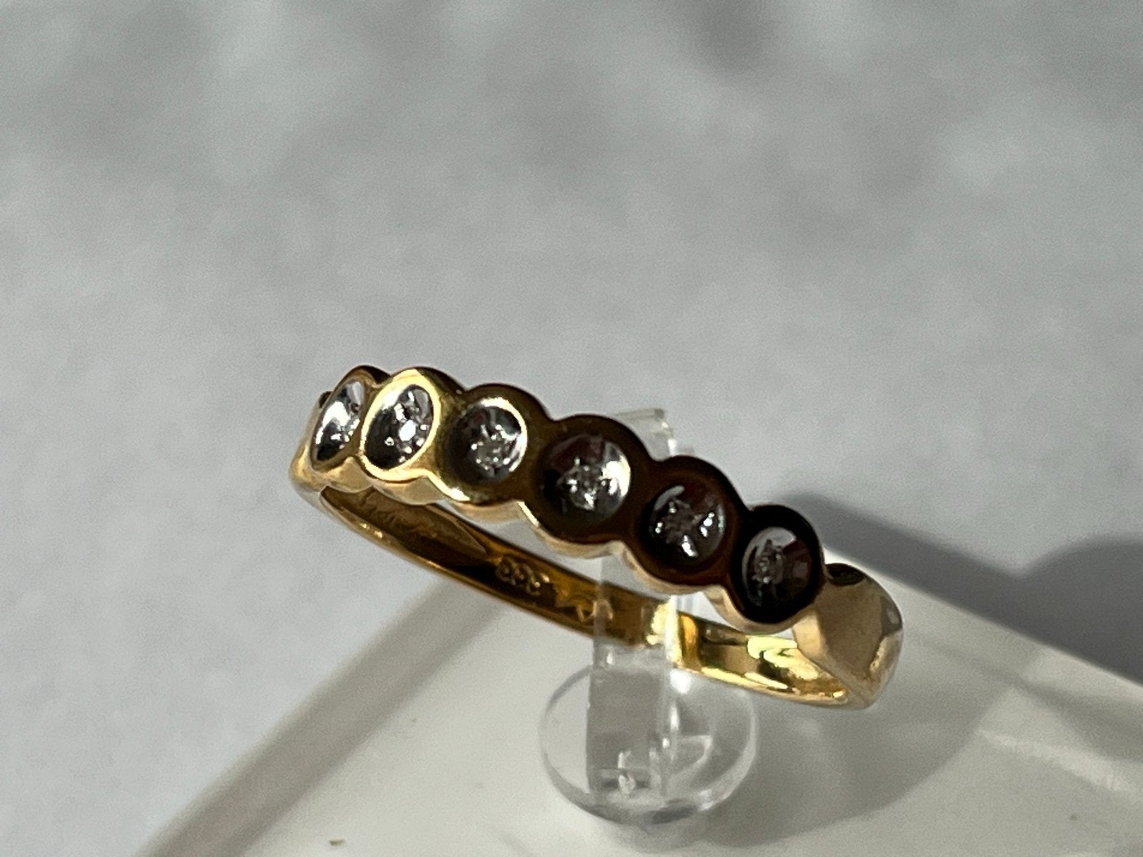 Gouden ring met heldere saffier, Sieraden, Tassen en Uiterlijk, Ringen, Verzenden, 19 tot 20, Zo goed als nieuw, Met edelsteen