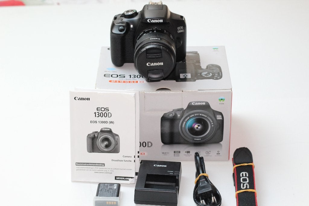 Canon 1300D voorzien van Wifi met Canon 18-55 stm lens, Ophalen, Spiegelreflex, Canon, 18 megapixels