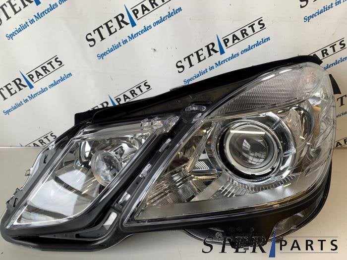 Koplamp links van een Mercedes E-Klasse, Auto-onderdelen, 12 maanden garantie, -, Nieuw, Ophalen of Verzenden