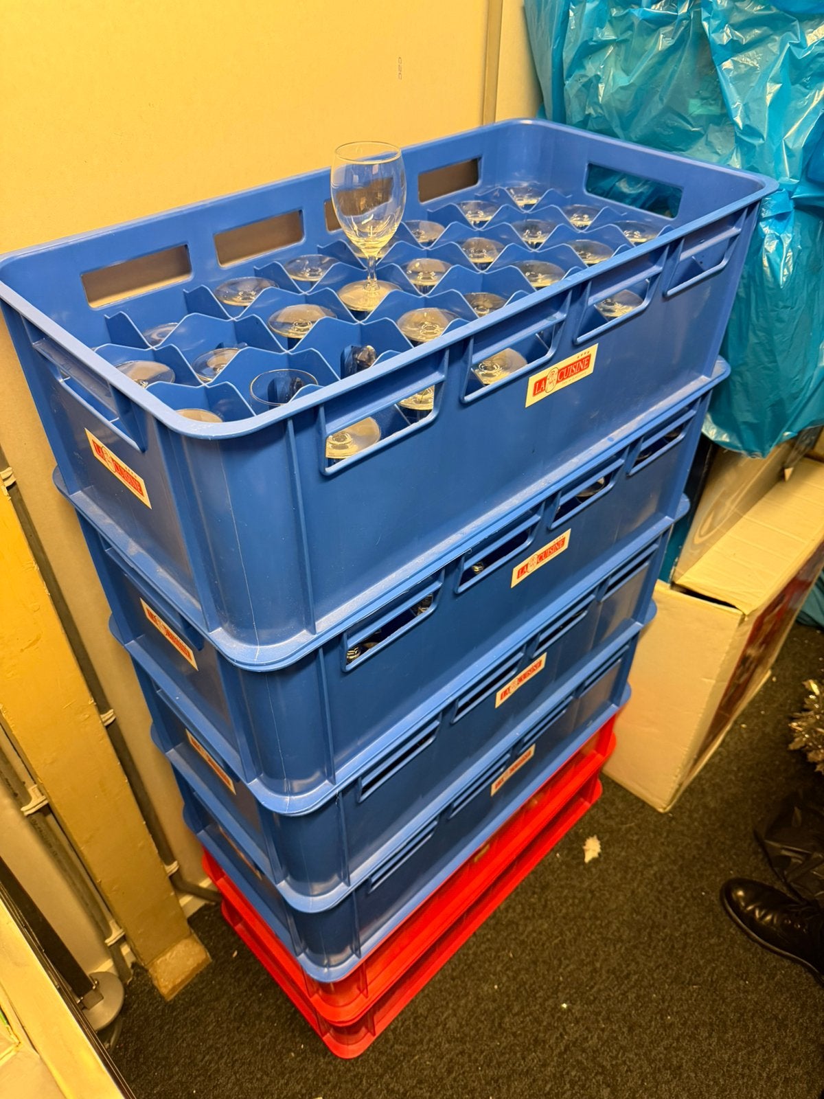 192 Wijnglazen in 6 handige kratten, Ophalen, Glas of Glazen, Overige stijlen, Glas
