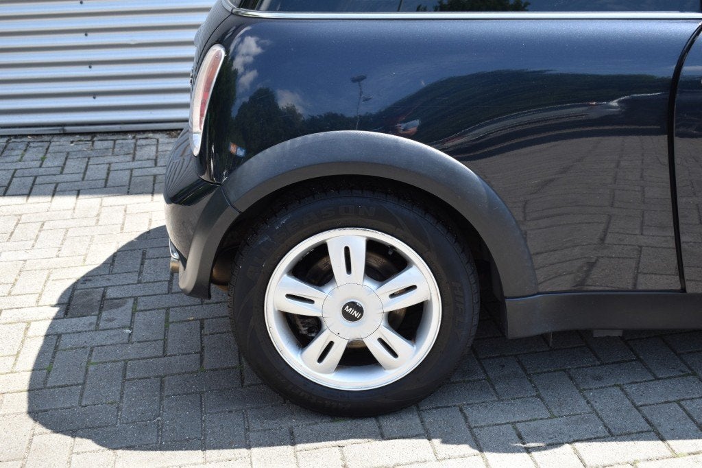 Mini ONE 1.6 ONE PEPPER  AIRCO  APK TOT 1-2027  MEENEEMPRIJS, Auto's, Voorwielaandrijving, 15 km/l, 4 stoelen, Zwart
