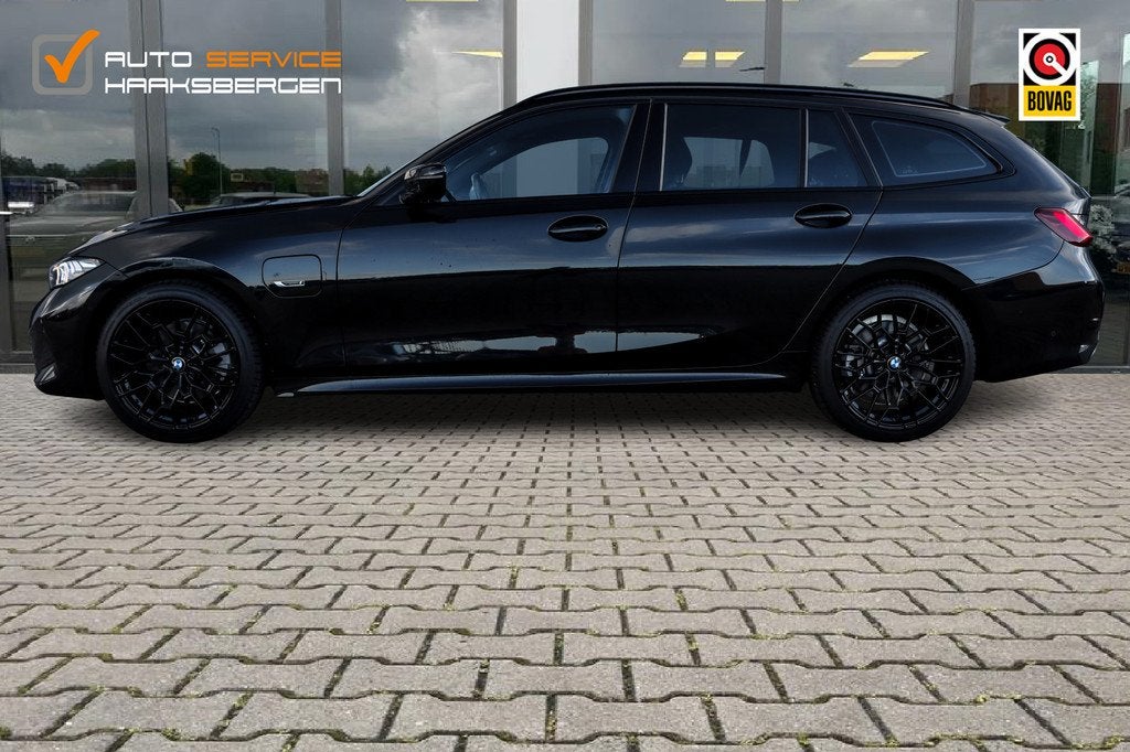 BMW 3 Serie Touring 330e M Pakket | Laser Led | ACC | Camera, 1998 cc, Gebruikt, Zwart, 4 cilinders