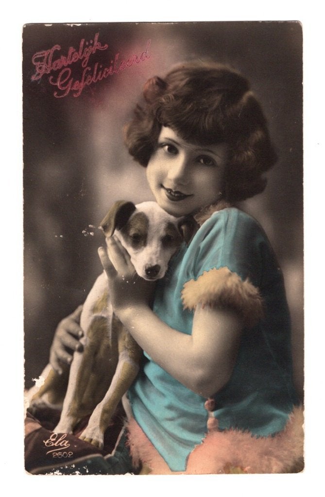 Antieke Fotokaart Meisje met Hondje Gefeliciteerd, Ophalen of Verzenden, 1920 tot 1940, Gelopen, Kinderen