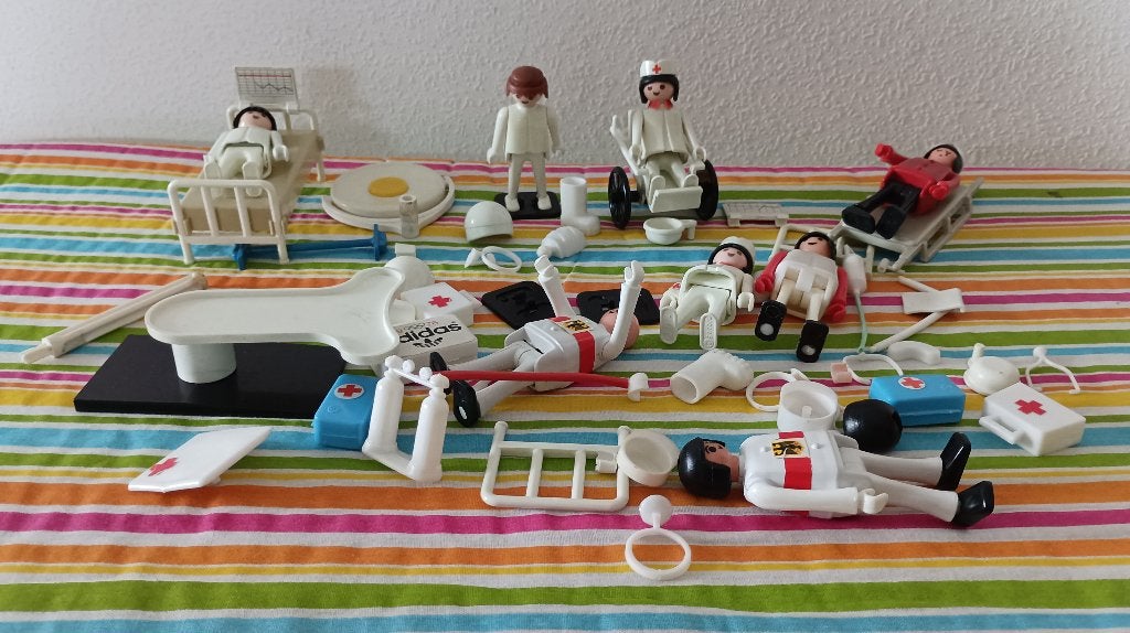 Diverse playmobil en ander soort, ziekenhuis, jaren 80, Ophalen of Verzenden, Gebruikt
