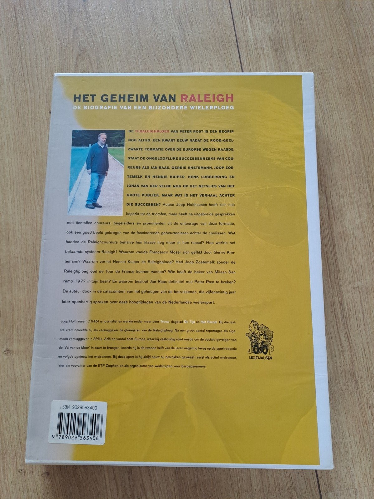 Het Geheim van Raleigh - Biografie Wielerploeg (Hardcover), Ophalen of Verzenden, Zo goed als nieuw, Joop Holthausen, Lopen en Fietsen