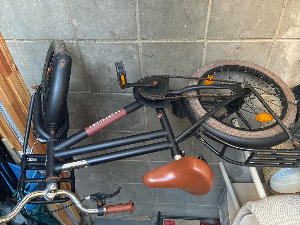 Supersuper kinderfiets 20 inch - Zwart met bruine accenten, Fietsen en Brommers, Fietsen | Jongens, Terugtraprem, Gebruikt, Ophalen of Verzenden