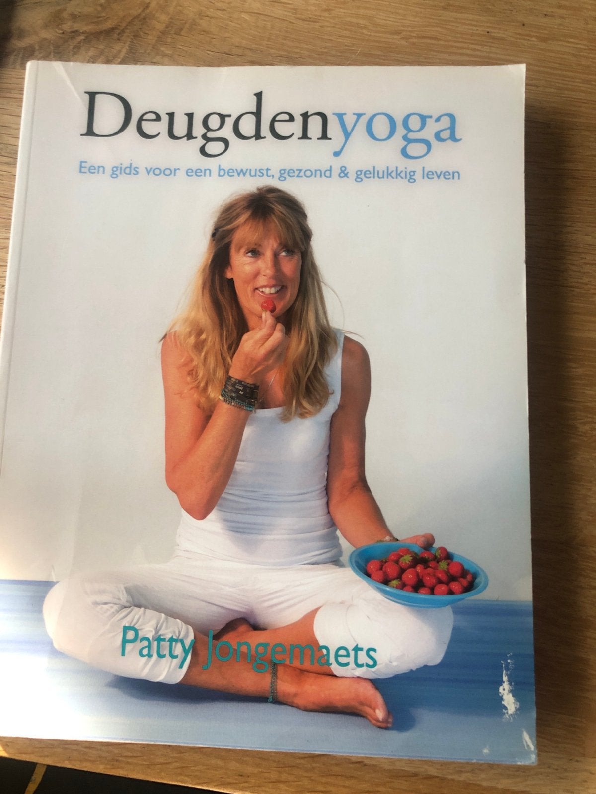 Deugdenyoga: Gids voor een bewust, gezond & gelukkig leven, Boeken, Ophalen of Verzenden, Zo goed als nieuw, Gezondheid en Conditie