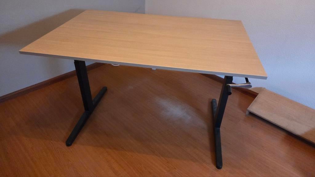 Ahrend Zit-sta bureau - Verstelbaar bureau met slinger, Ophalen, Zit-sta bureau, Gebruikt, Hout