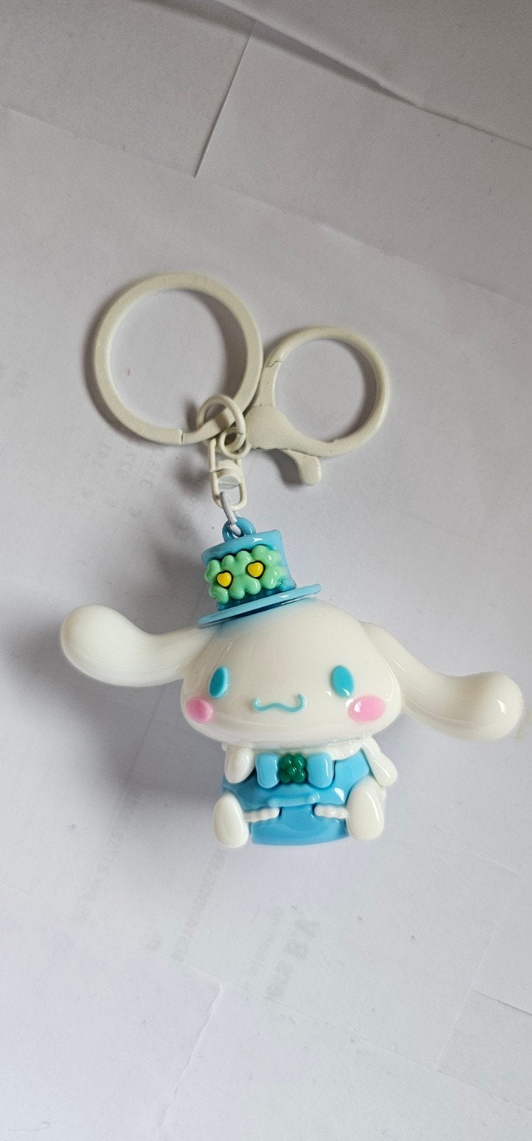 Leuke Cinnamoroll sleutelhanger met blauw hoedje, Ophalen of Verzenden, Nieuw, Knuffel of Figuurtje