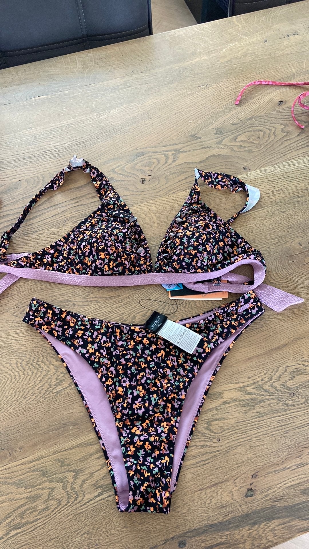 Protest bikni lila met bloemenprint en ruffles, Ophalen of Verzenden, Nieuw, Paars, Bikini