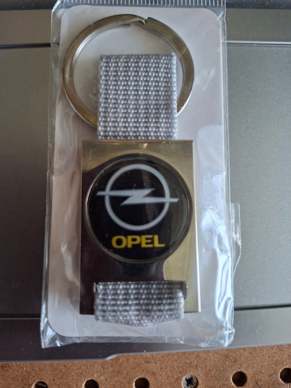 Opel  zilver grijs, Verzamelen, Sleutelhangers, Ophalen of Verzenden, Zo goed als nieuw, Merk