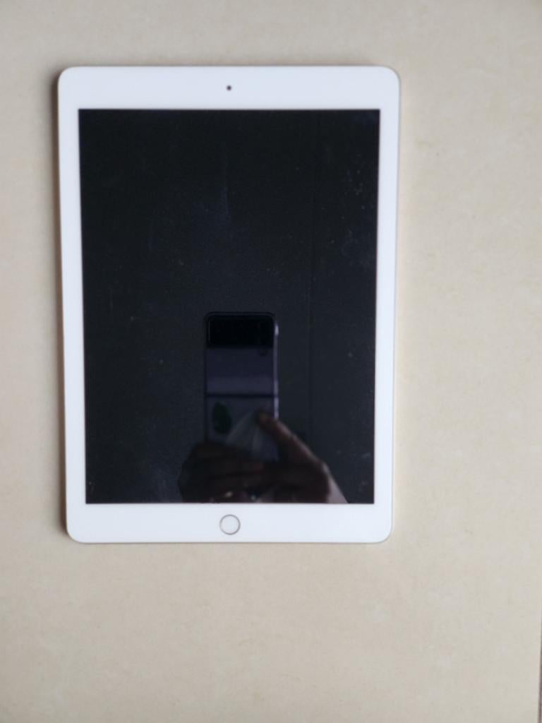 Ipad 6th generation - 32 GB - model A1893, Computers en Software, Apple iPads, Ophalen, 10 inch, Apple iPad, 32 GB