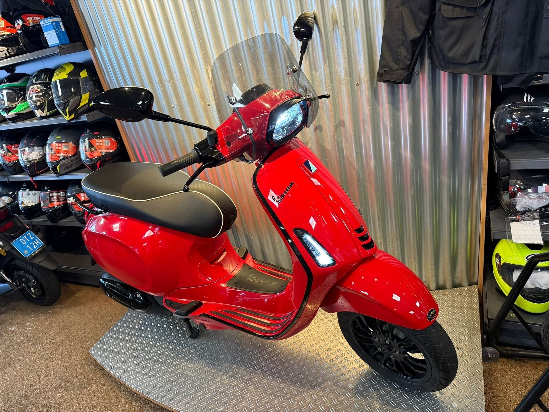 Vespa Sprint 45km (Demomodel!) (Aanbieding 5999,- naar 4999,, -, Maximaal 45 km/u, -, Vespa S