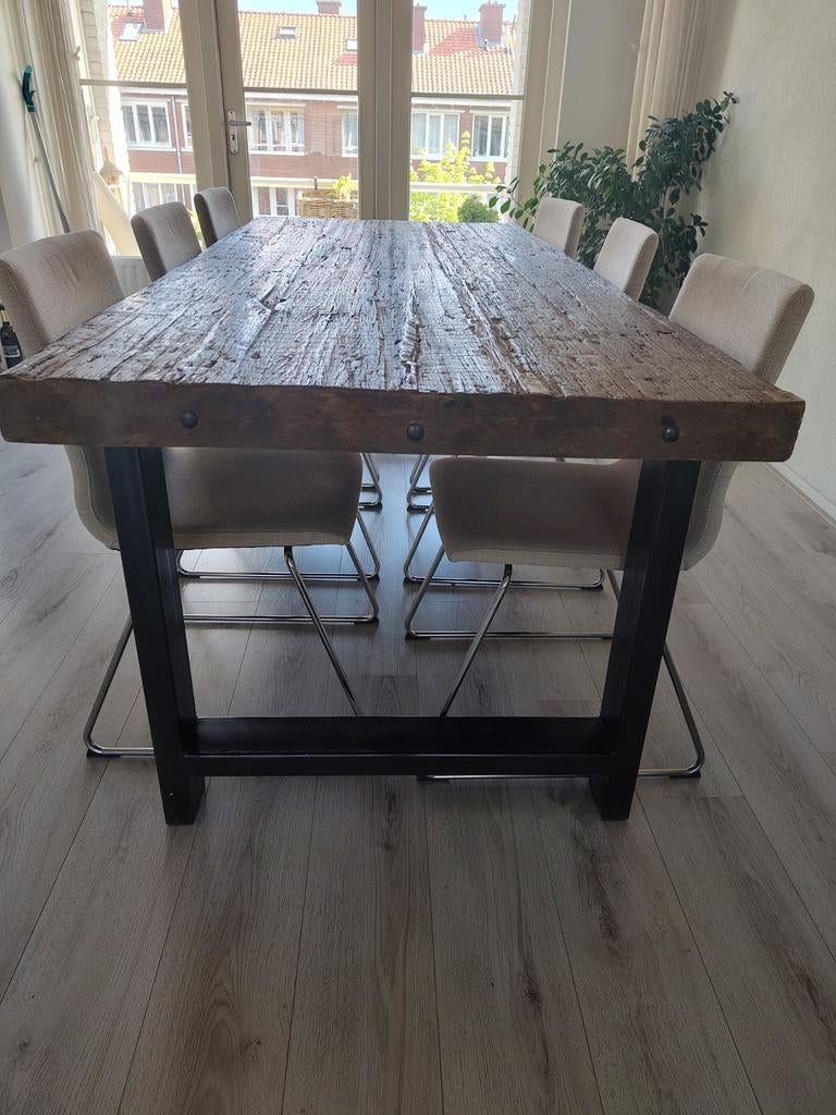 Industrieel massief ruwhouten eettafel en 6 stoelen, Huis en Inrichting, Tafels | Eettafels, Gebruikt, 200 cm of meer, 50 tot 100 cm