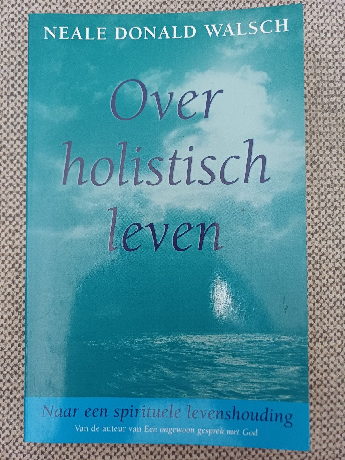 N.D. Walsch - Over holistisch leven, Boeken, Ophalen of Verzenden, Zo goed als nieuw, N.D. Walsch