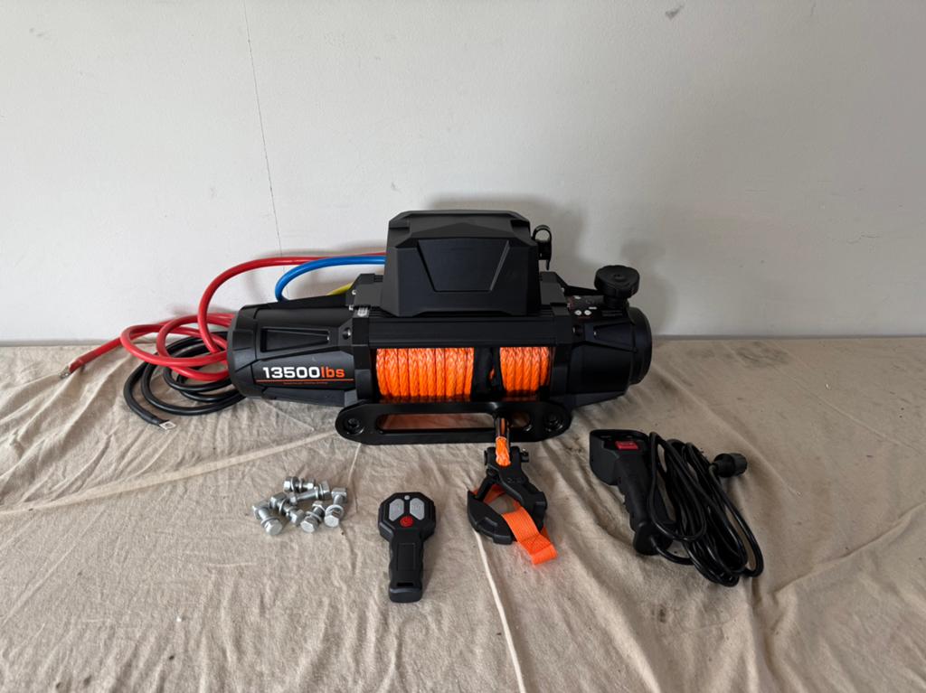 12 volt lier 6100kg nieuw, Doe-het-zelf en Verbouw, Lieren en Takels, Ophalen, Nieuw, Elektrisch