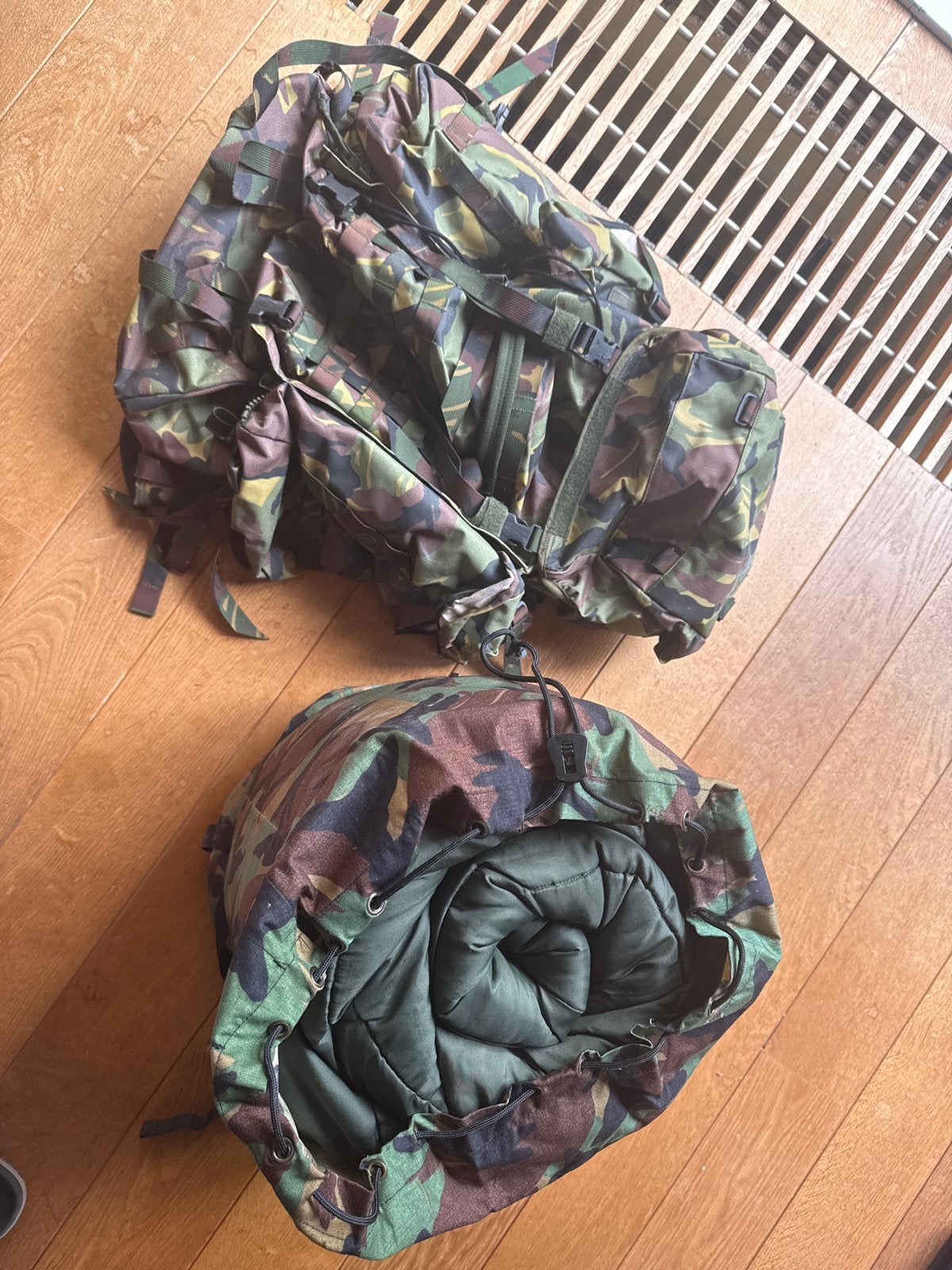 Legerrugzak en legerslaapzak in tas, Ophalen, Landmacht, Overige gebieden, Overige typen