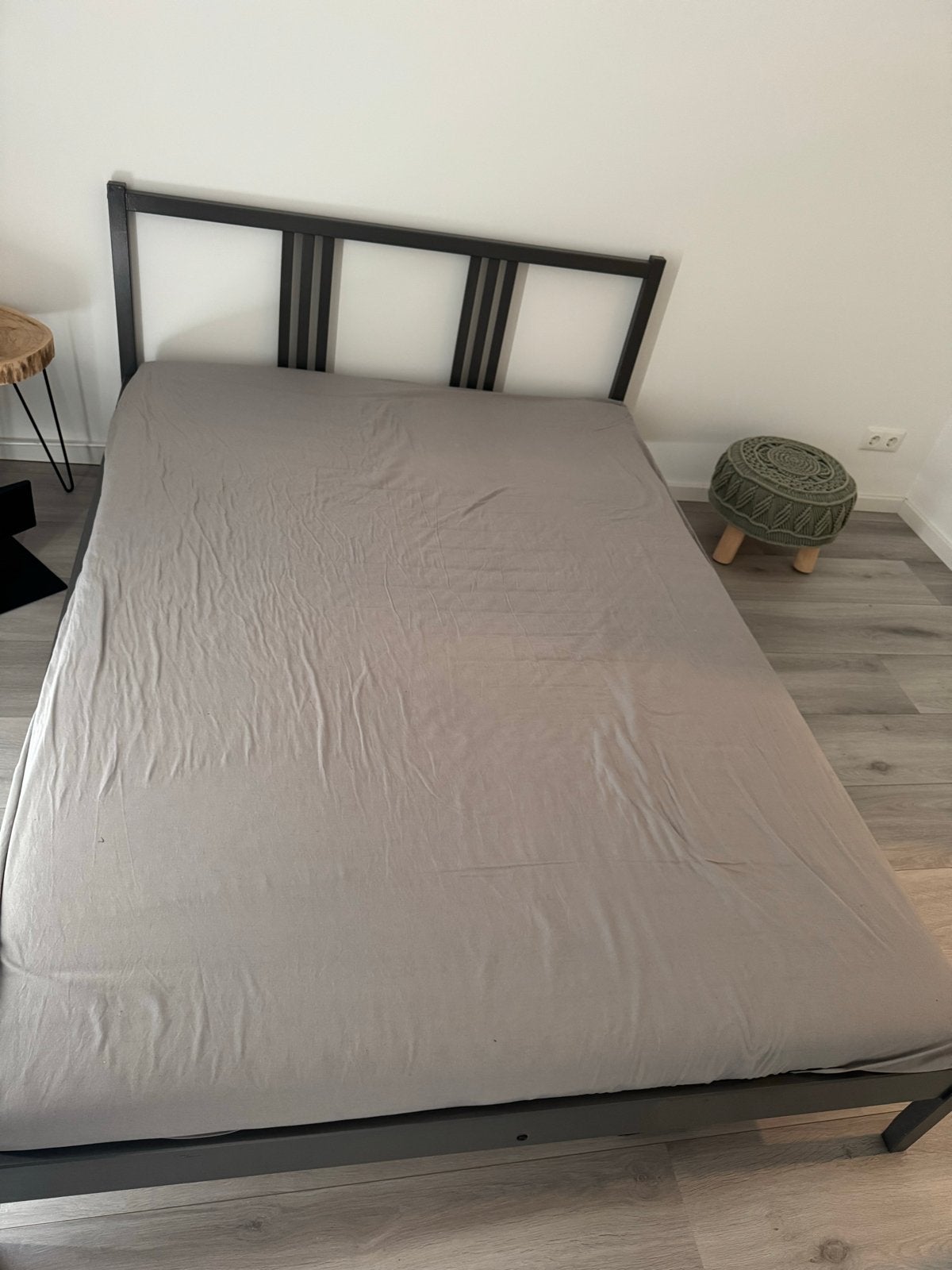 GRATIS Ikea Bed 140x200 cm GRATIS, Huis en Inrichting, Zo goed als nieuw, Twijfelaar, 200 cm, Grijs