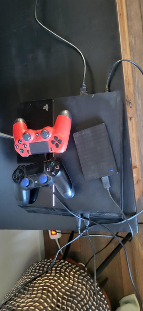 PS4 + GAMES + 2TB SEAGATE, Spelcomputers en Games, Spelcomputers | Sony PlayStation 4, Gebruikt, Original, 500 GB, Met 2 controllers