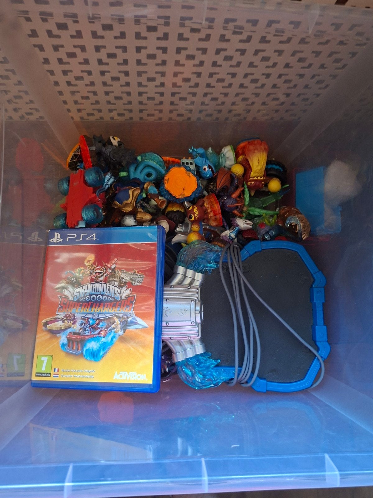 Skylanders SuperChargers PS4 met figuren en portal, Avontuur en Actie, Gebruikt, 1 speler, Ophalen of Verzenden