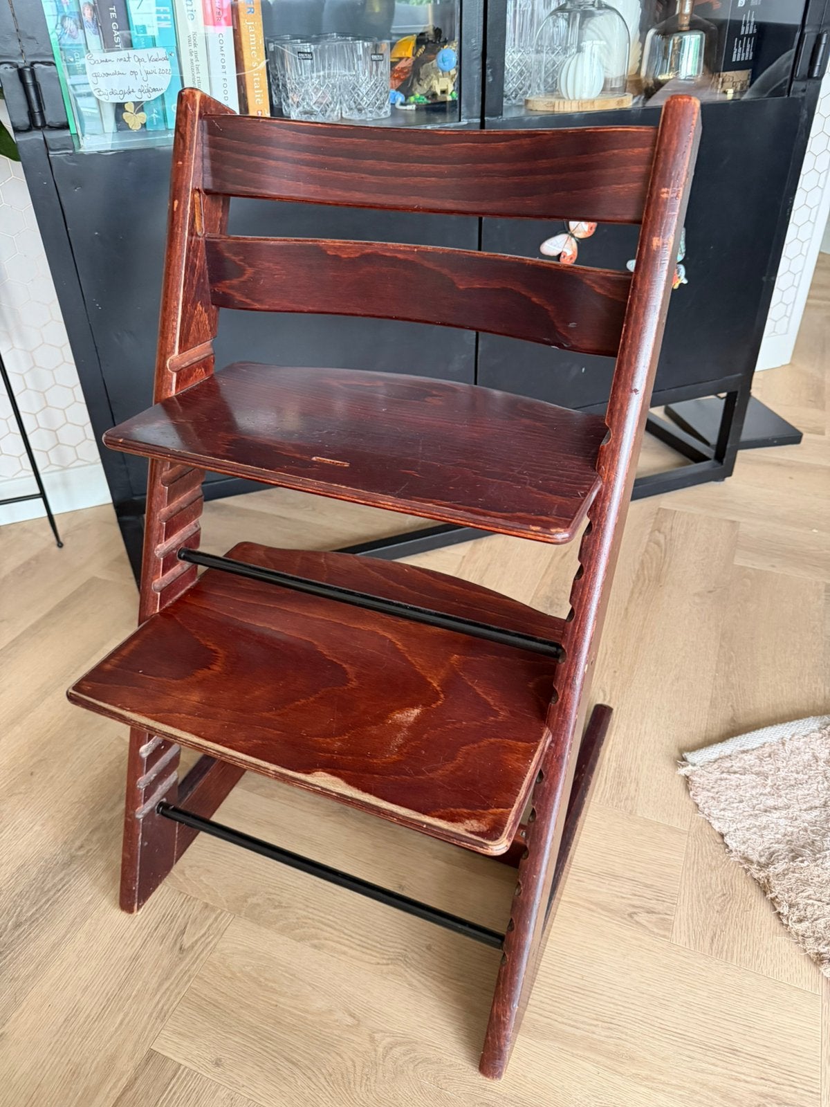 Stokke Tripp Trapp Walnoot Nieuwer model, Ophalen, Gebruikt, Meegroeistoel