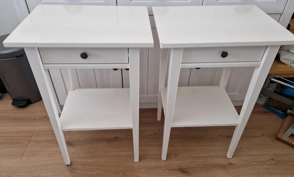 2 witte Ikea Hemnes nachtkastjes 46x35x70, Ophalen, Gebruikt
