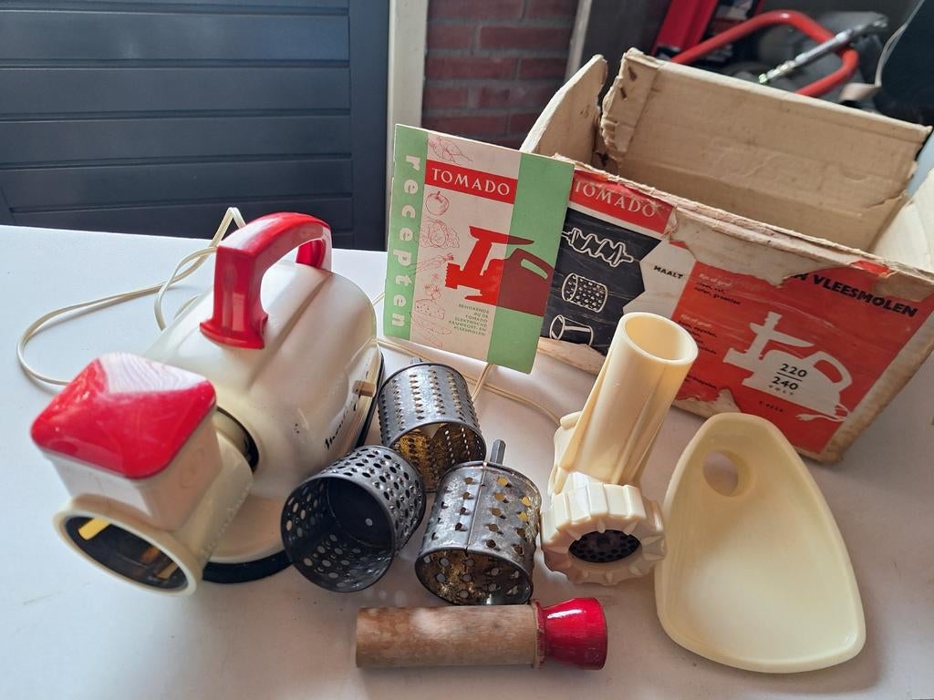 Tomado elektrische vleesmolen met accessoires, Ophalen of Verzenden
