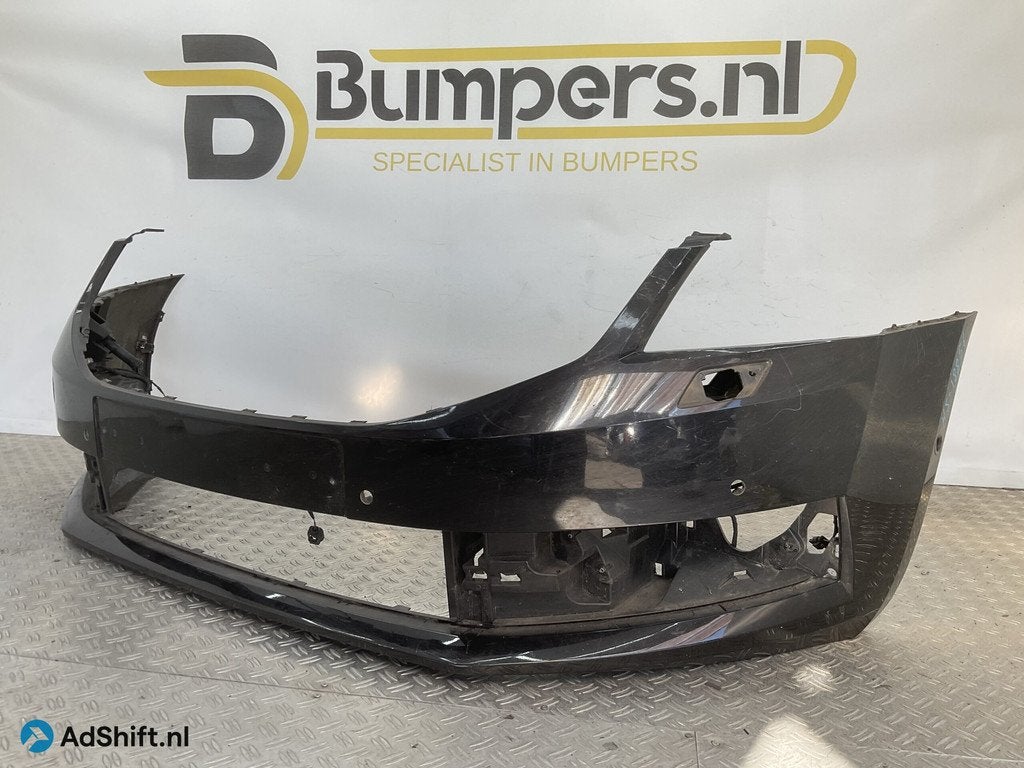 Bumper Skoda Octavia 4 4xpdc 5E0807221N 2017-2024 Voorbumper, Auto-onderdelen, Bumper