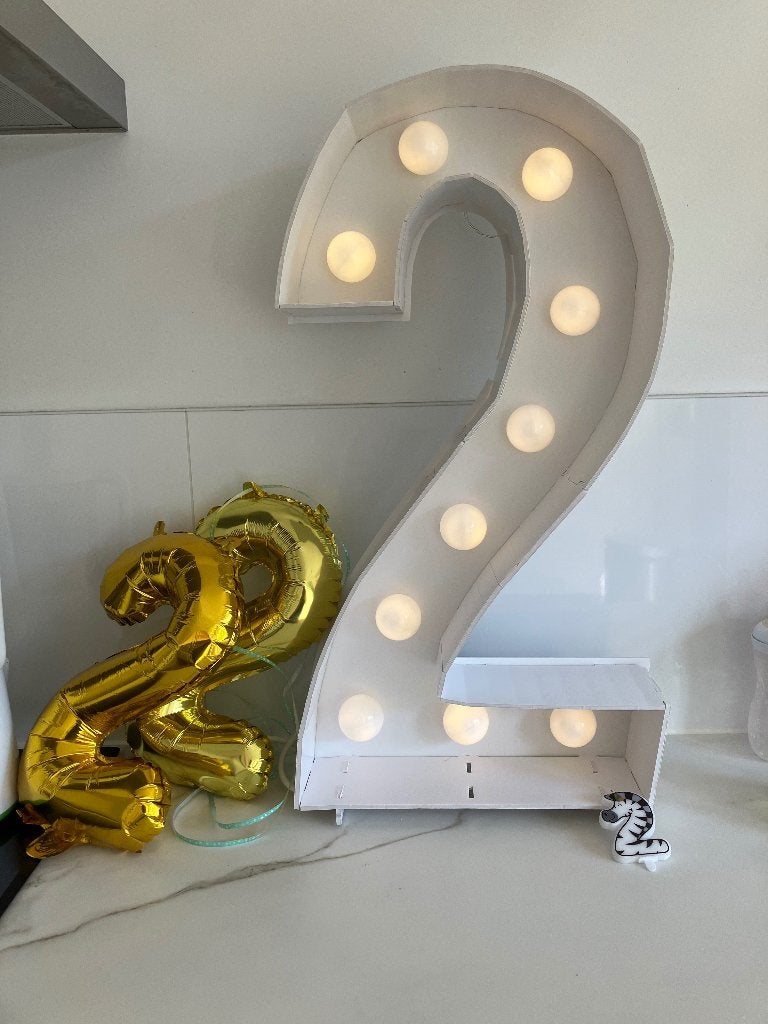 Versieringen 2 jaar verjaardag, Hobby en Vrije tijd, Feestartikelen, Ophalen, Zo goed als nieuw, Feestartikel, Verjaardag