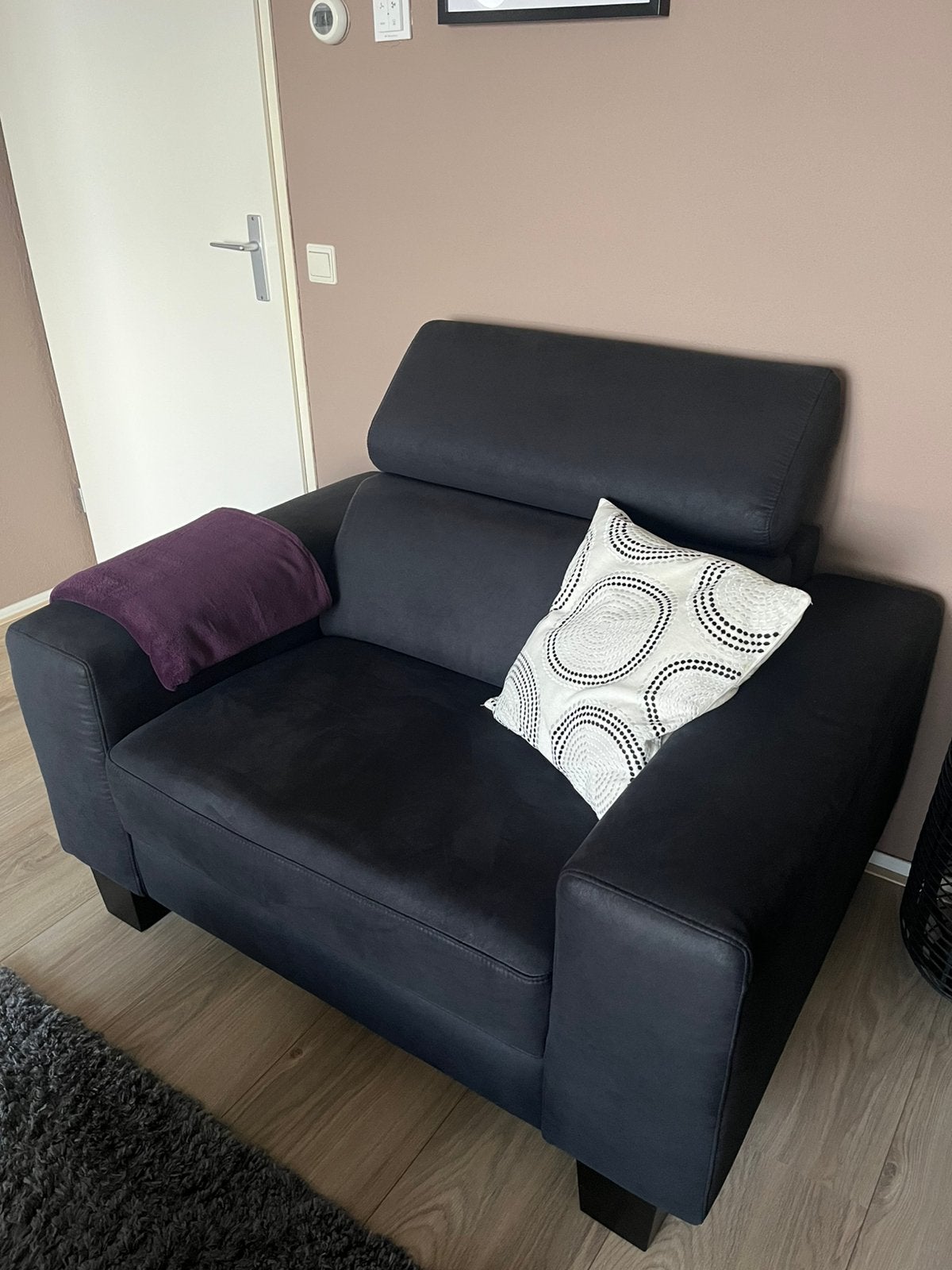 Zwarte Rigas fauteuil (memoryfoam + verstelbare hoofdsteun), Ophalen, Eenpersoons, 75 tot 100 cm, Zo goed als nieuw