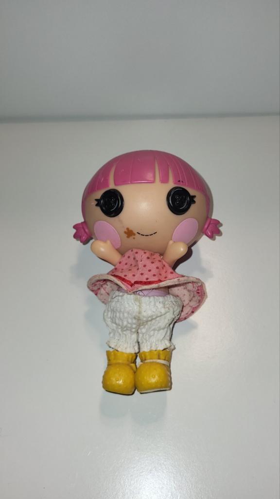 Lalaloopsy pop met roze haar, stippenjurk en gele schoenen, Ophalen of Verzenden, Gebruikt, Overige typen