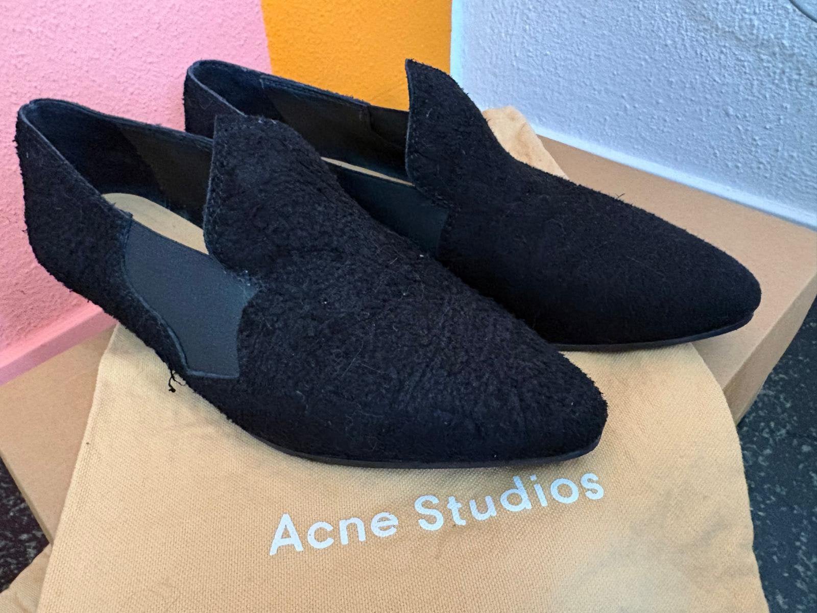 Acne Studios instapper Almita Texture zwart maat 36 zgan, Verzenden, Zo goed als nieuw, Instappers, Zwart