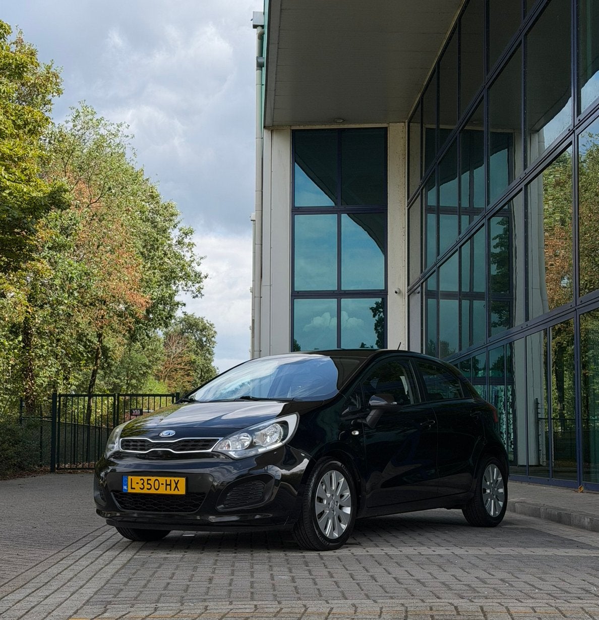 Kia Rio 1.2 CVVT (2013) | CarPlay | Nieuwe APK & Beurt, Auto's, Voorwielaandrijving, 450 kg, 40 €/maand, 4 cilinders