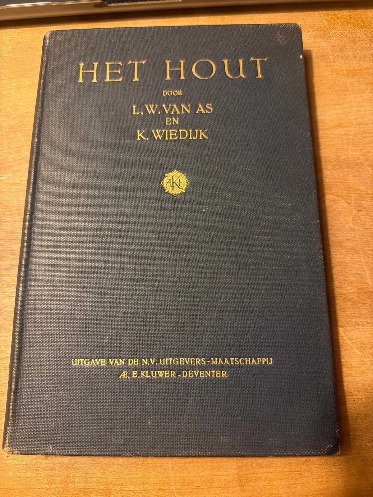 Het Hout - Handboek over houtsoorten en verwerking, Ophalen of Verzenden, Gelezen, Bouwkunde