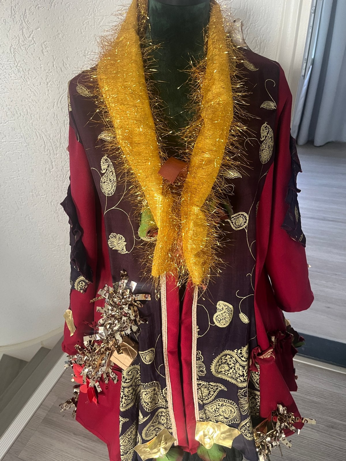Inieke donker rode/ gouden nieuwe Carnavalsjas maat xxl, Kleding | Dames, Carnavalskleding en Feestkleding, Carnaval, Maat 46/48 (XL) of groter