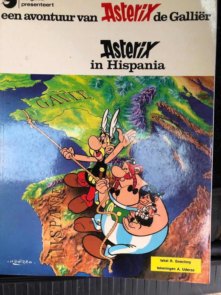 2 Asterix: In Hispania & Het Ijzeren Schild, Meerdere stripboeken, Ophalen of Verzenden, Gelezen