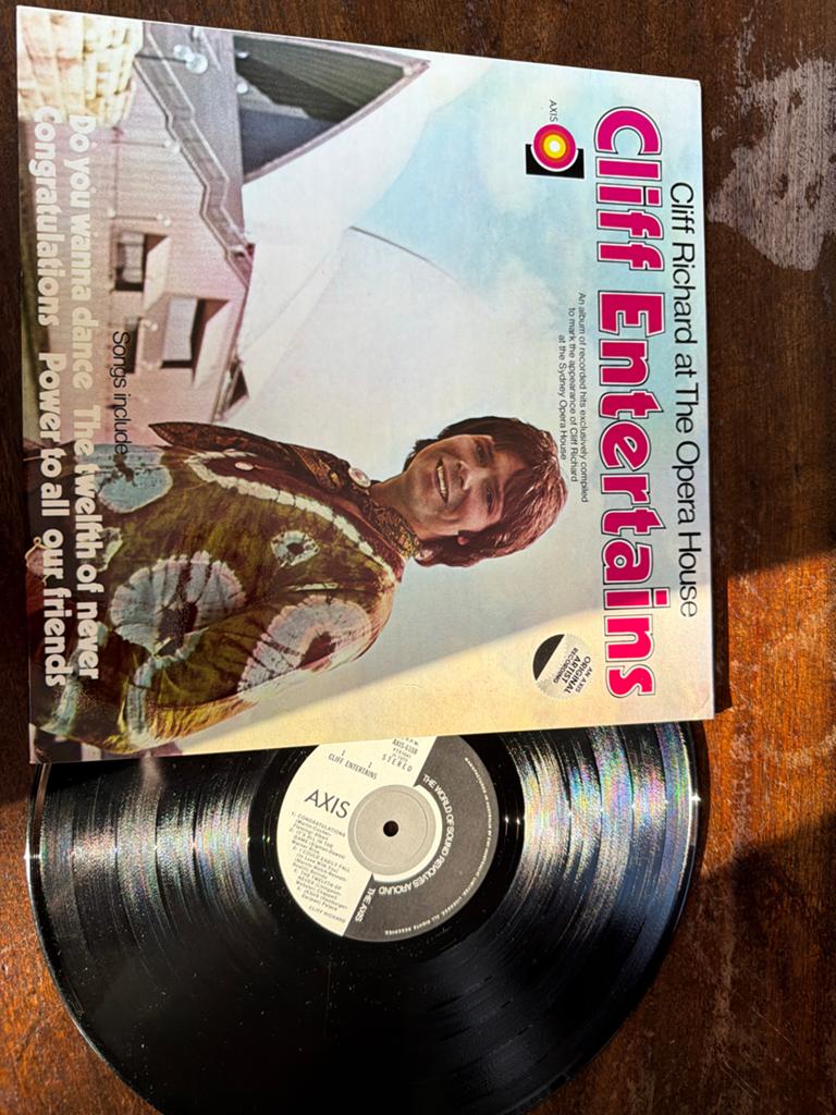 Cliff Richard Entertains - Vinyl in nieuwstaat, Ophalen of Verzenden, 1970 - 1979, Zo goed als nieuw, 12 inch