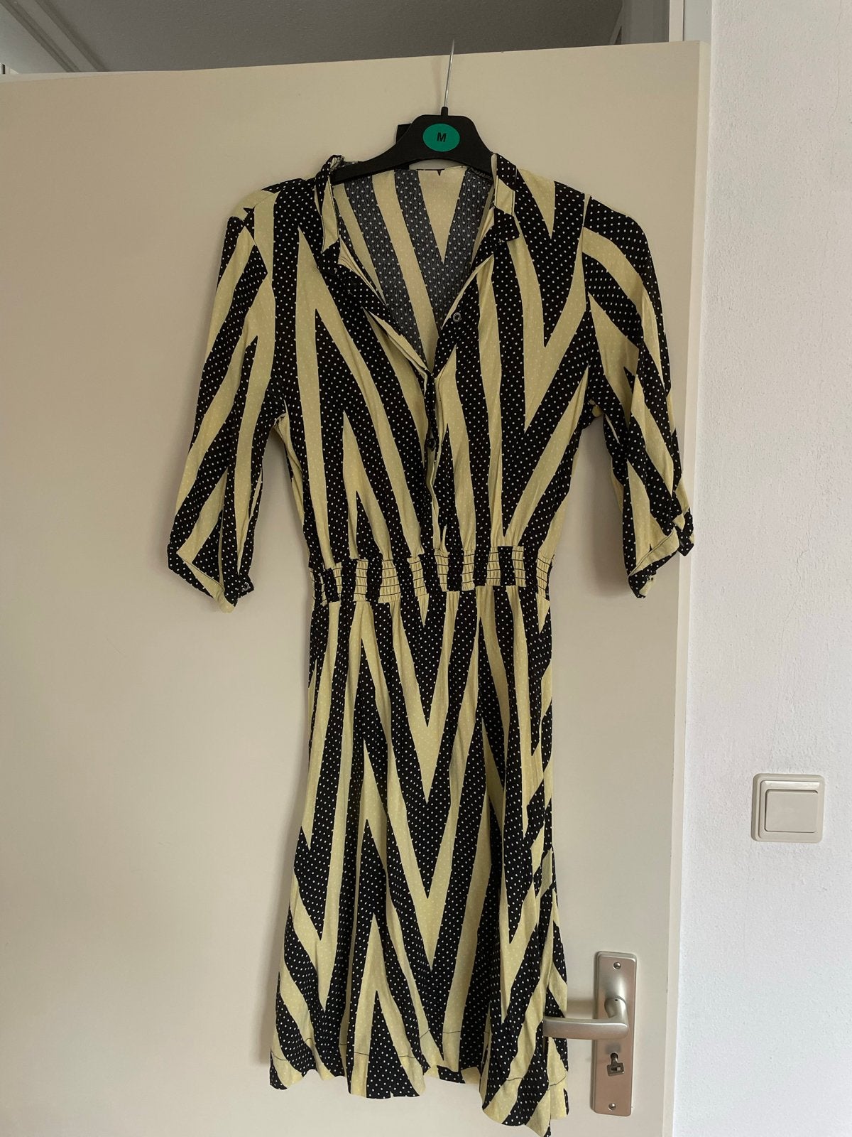 Shoeby Eksept Jurk Geel Zwart Maat XS, Kleding | Dames, Jurken, Geel, Ophalen of Verzenden, Zo goed als nieuw, Maat 34 (XS) of kleiner