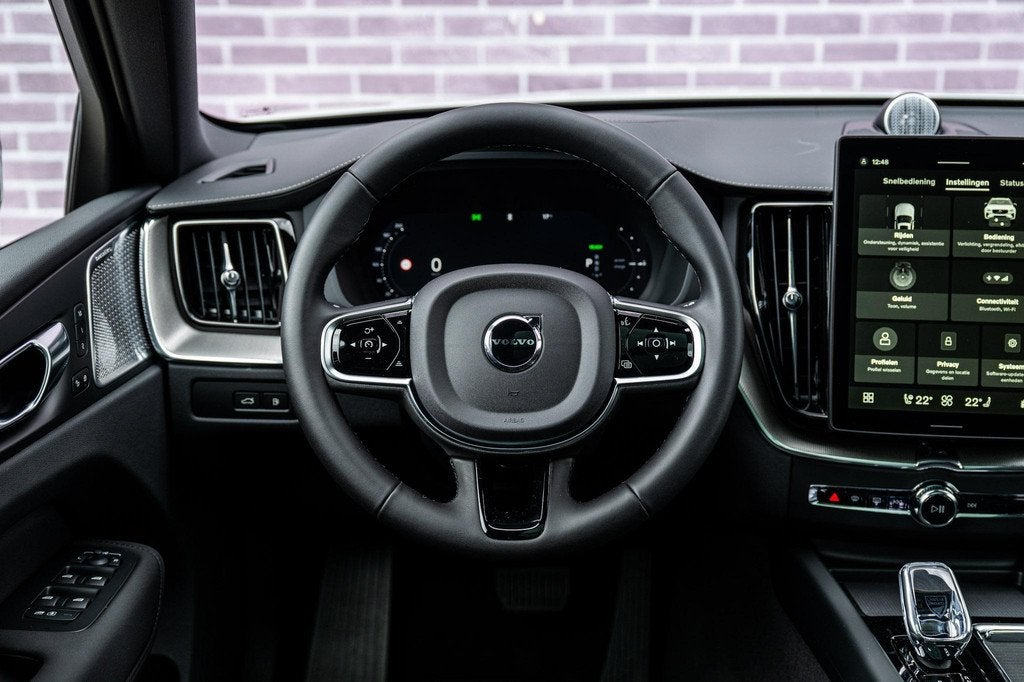 Volvo XC60 2.0 T8 Plug-in hybrid AWD Ultra Dark Executive Ed, Automaat, 12 maanden, Gebruikt, Euro 6