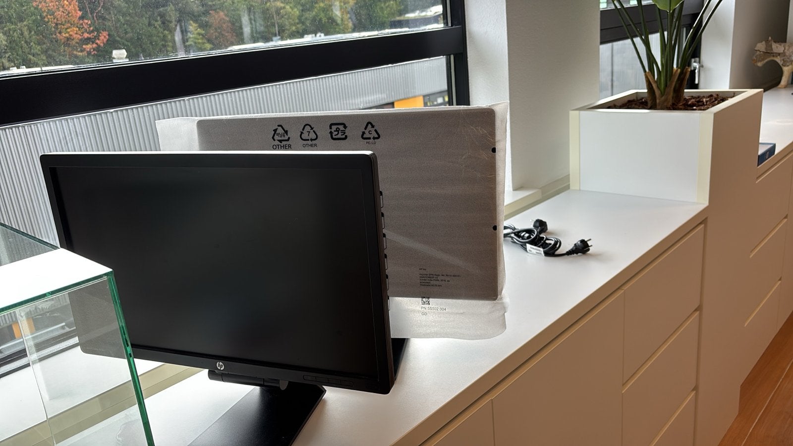 2x HP EliteDisplay E231 Monitoren met 4K DisplayPort Adapter, Ophalen, Gebruikt, IPS, In hoogte verstelbaar