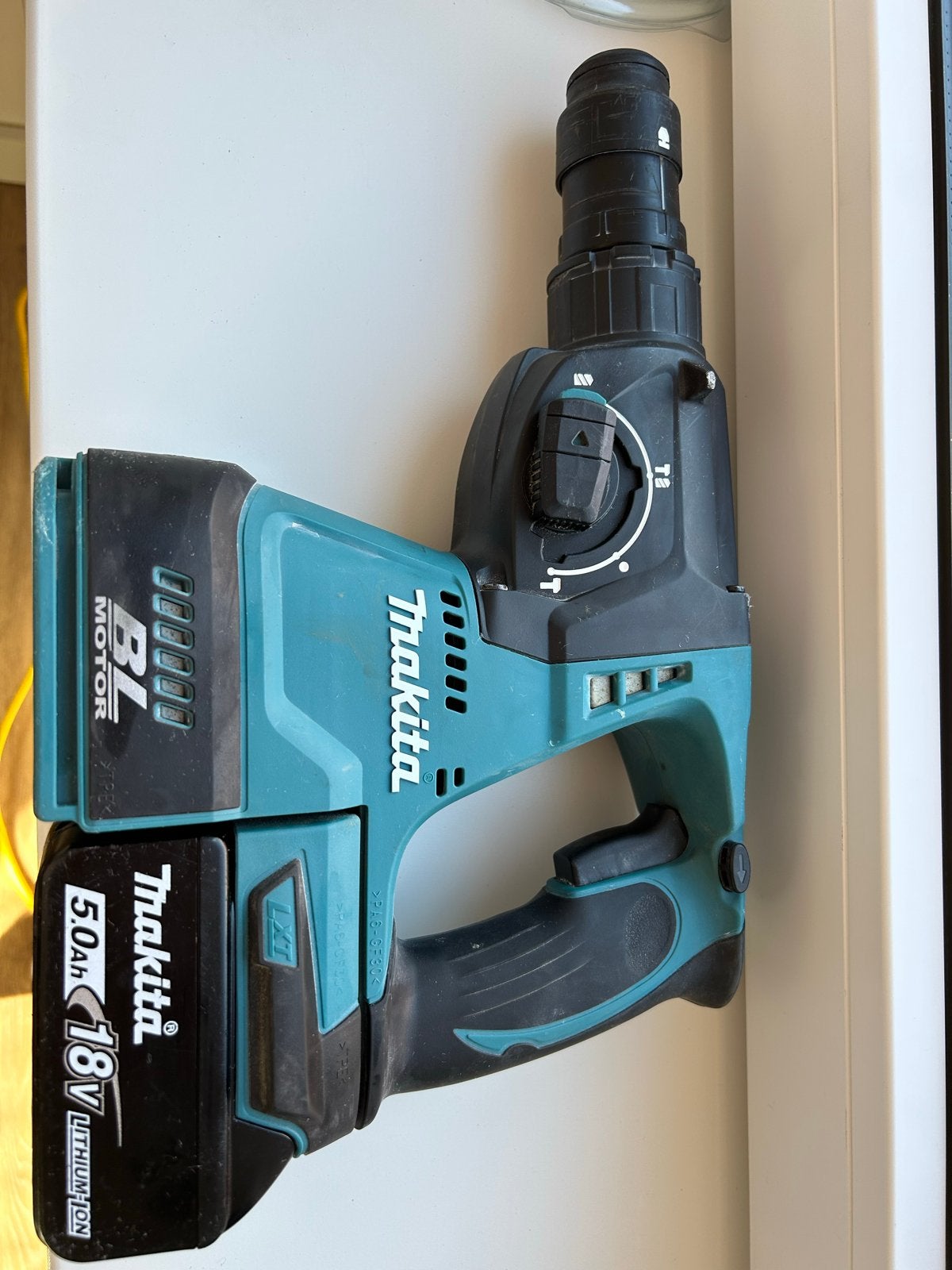 Makita DHR243 18V Accu Boorhamer met 5.0Ah Accu