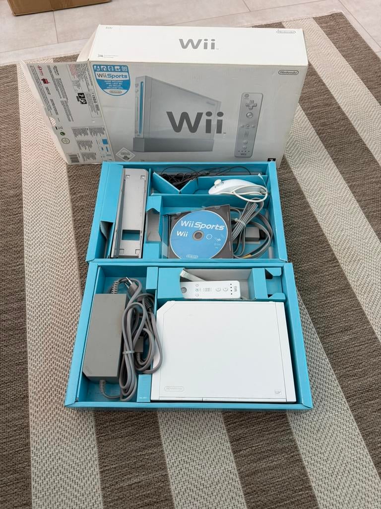Nintendo Wii sports set!, Spelcomputers en Games, Spelcomputers | Nintendo Wii, Ophalen of Verzenden, Zo goed als nieuw, Met 1 controller