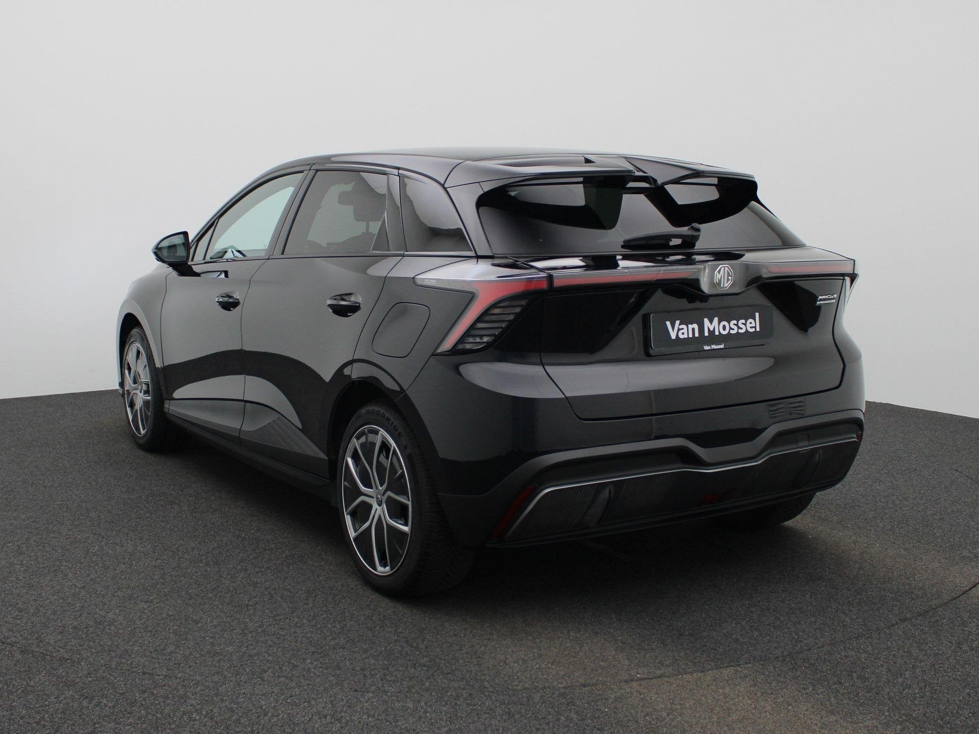MG 4 Long Range Luxury 64kWh | All-Season banden | Navi | Le, Auto's, Automaat, 12 maanden, Gebruikt, 1675 kg