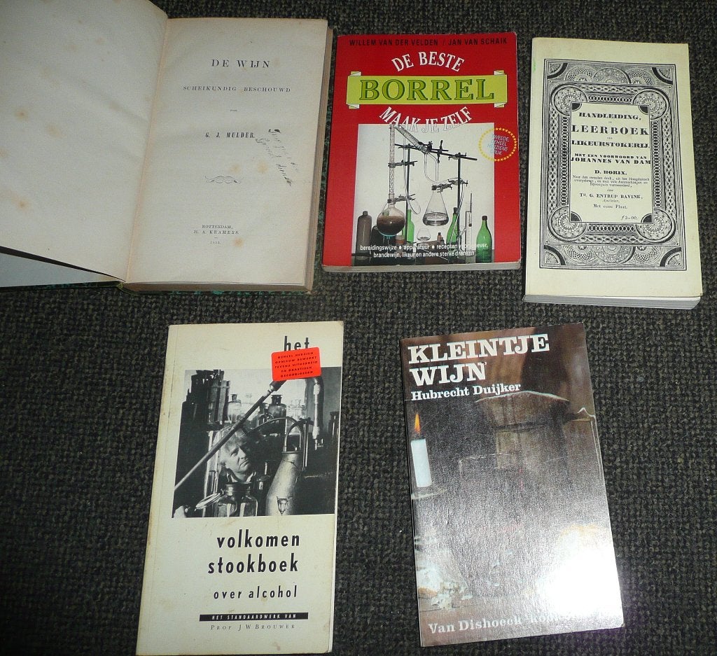 8 boeken over DRANK – WIJN zelf maken stoken., Ophalen of Verzenden, Zo goed als nieuw, Eten en Koken