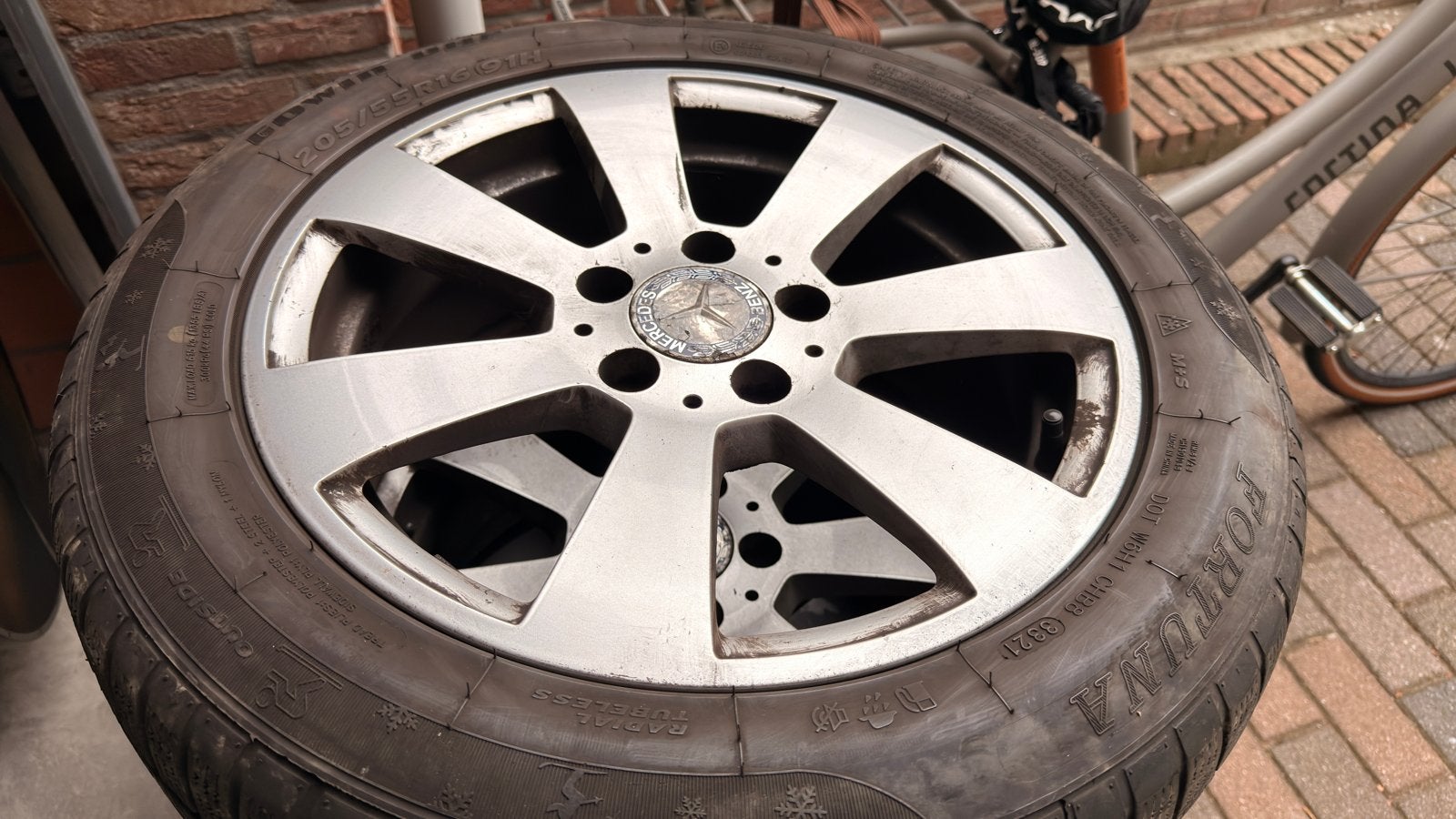 Winterbanden 205/55 R16 Slechts 1 seizoen gebruikt, Ophalen, Gebruikt, 16 inch, Banden en Velgen