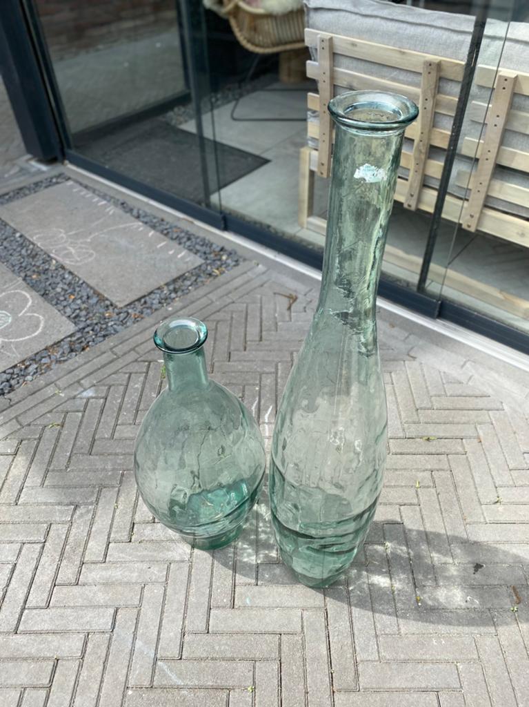 2 grote hoge glazen bloemvazen., Ophalen, Zo goed als nieuw