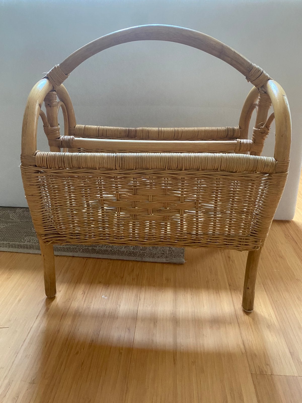 Vintage rotan lectuurbak / krantenmand, Ophalen, Gebruikt