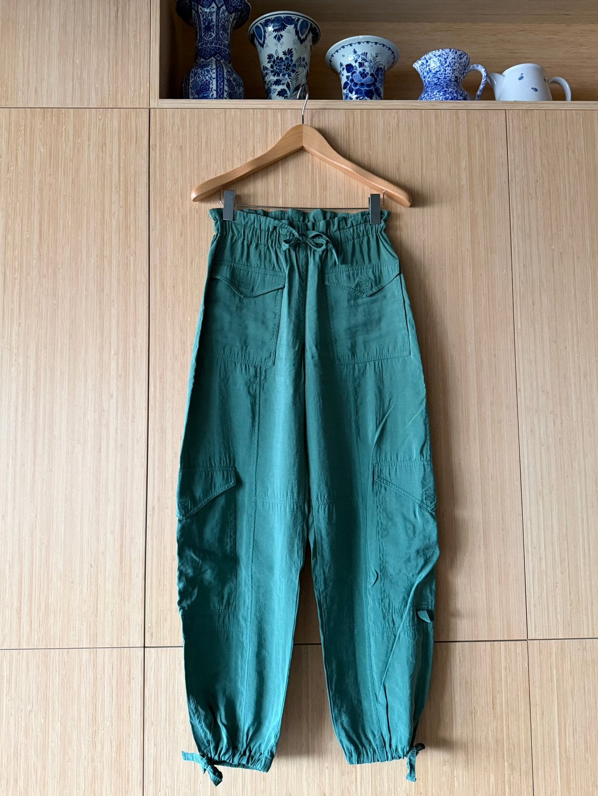 Ganni zomerse cargobroek saliegroen maat XS, Ophalen of Verzenden, Zo goed als nieuw, Maat 34 (XS) of kleiner, Lang