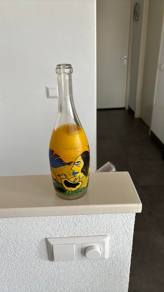 Fles met afbeelding corneille, Ophalen of Verzenden